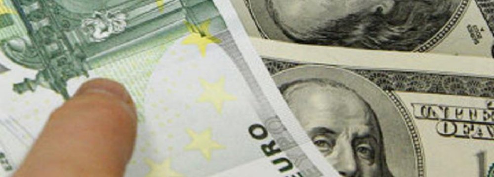 Dollar Rises Against Euro
