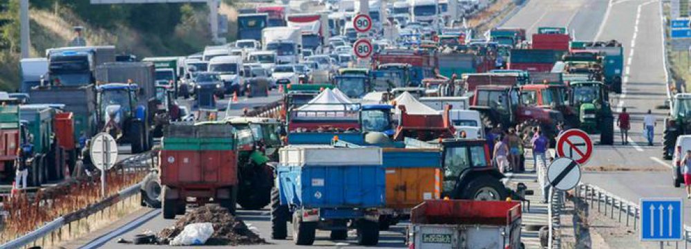 French Farmers Block Roads From Germany, Spain