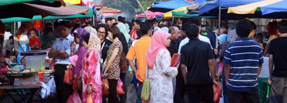 Malaysians’ Income Rises