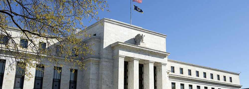 Most Economists Say Fed Will Raise Rates in 2015