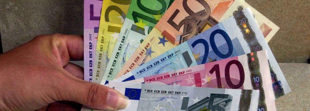 Euro at 10-ِDay Low Versus Dollar 