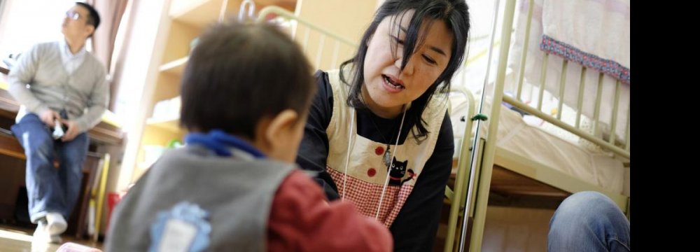 Economic Troubles Hit  Japan’s Single-Parent Families 