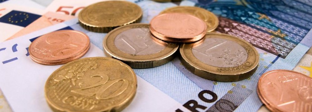 Euro Heads for Biggest Monthly Loss