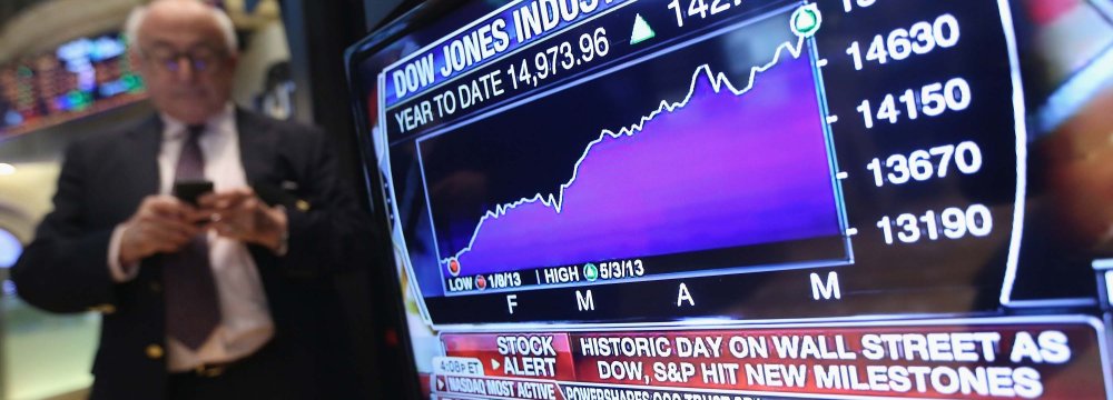 US Stock Market Teeters on Edge of Collapse