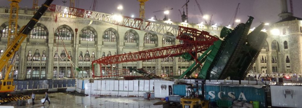 107  Pilgrims Die in Crane  Crash at Mecca Grand Mosque