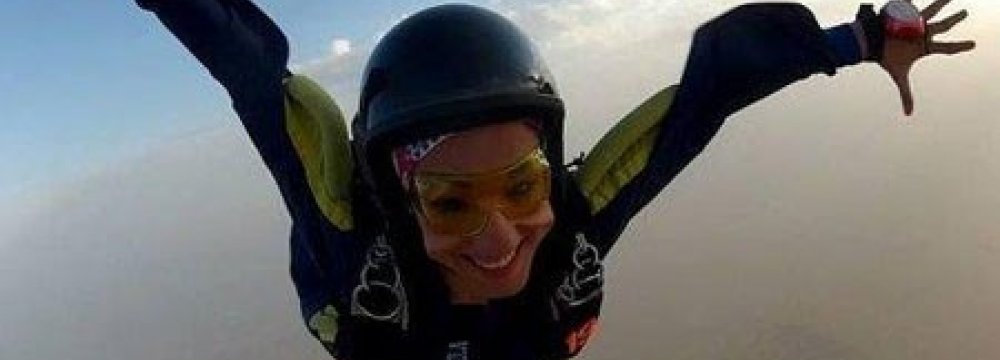 Skydiver Shows Strong Side of Women 