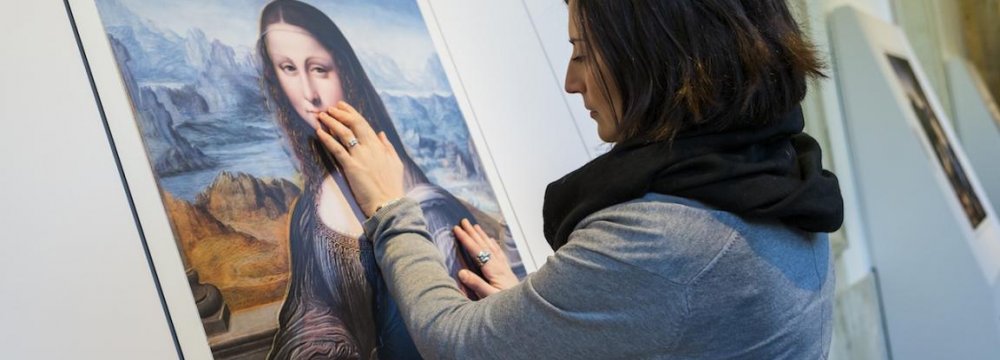 Blind Visitors Can Touch Masterpieces at Madrid Gallery