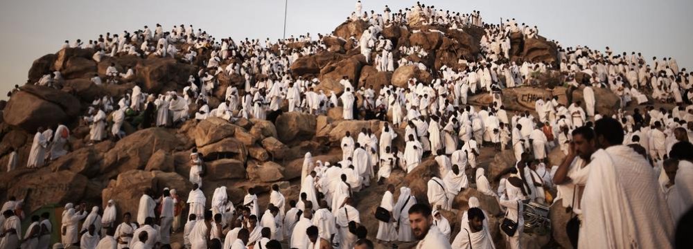 Qatar Says Saudi Rulers Politicizing Hajj