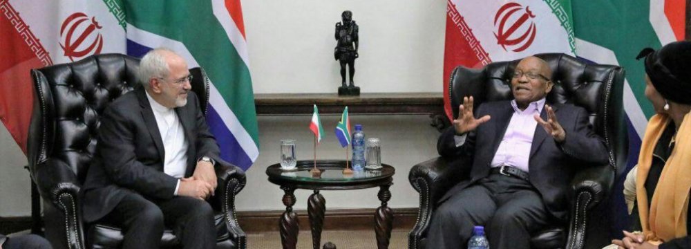 Foreign Minister Mohammad Javad Zarif (L) met South African President Jacob Zuma in Pretoria on Oct. 23.