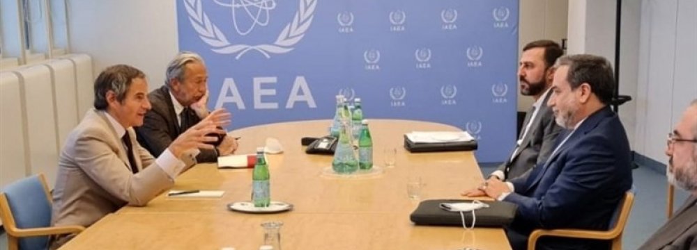 Araqchi Meets IAEA Chief in Vienna 