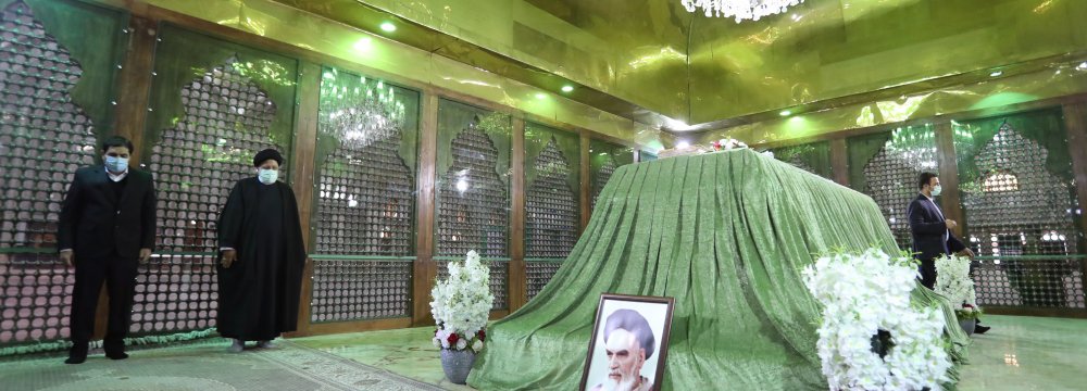 Cabinet Renew Allegiance to Imam Khomeini