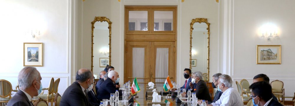 Indian FM Meets Zarif in Tehran 