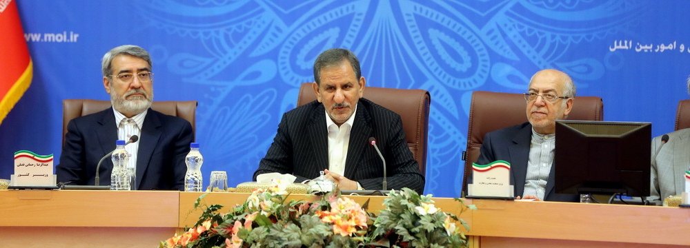 First Vice President Es’haq Jahangiri (C) addresses a meeting of representatives of the government and private sector in Tehran on July 29. 