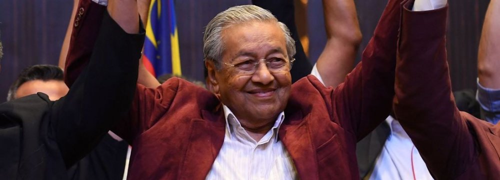 Rouhani Congratulates Mahathir on Election Victory  