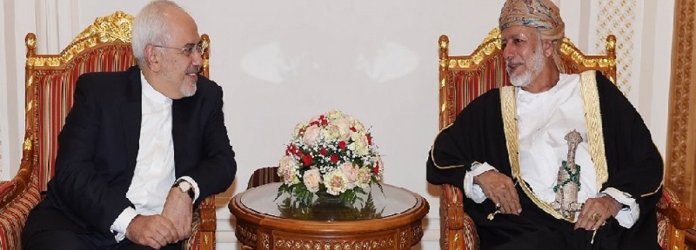 Zarif Confers With Yusuf bin Alawi in Muscat