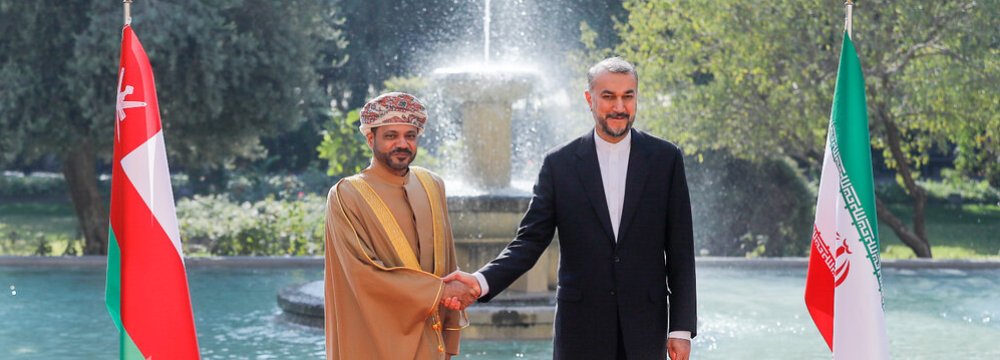 Oman Backs Efforts to Promote Regional Peace, Security