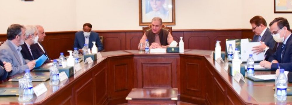 Envoy Meets Pakistani FM to Discuss Ties, Region 