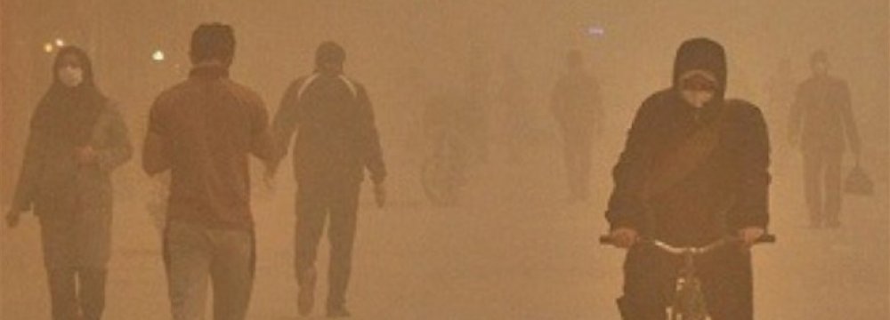Sandstorm Sends 246 to Sistan Hospital  