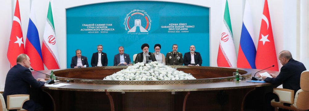 Political Solution to Syria Crisis Stressed in Tehran Summit 