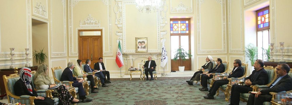Swiss FM Vows to Boost Relations With Iran