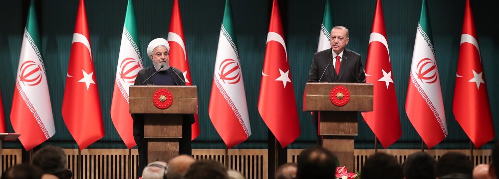 Iran, Turkey Vow to Boost Trade, End Syria Fighting