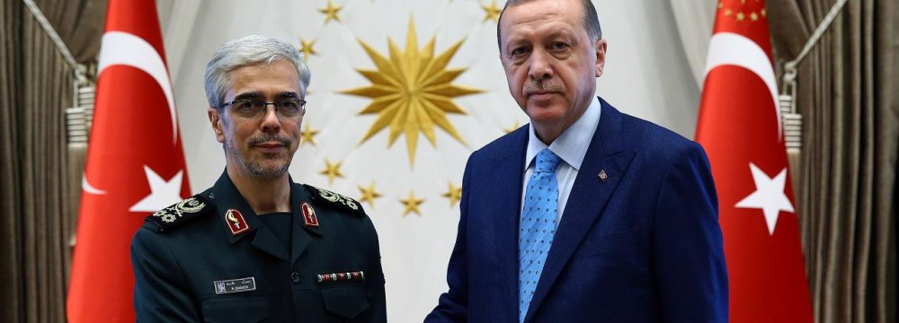 Iran, Turkey  Agree to Enhance Defense Coop. 