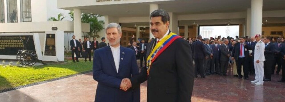 Defense Minister Attends Maduro’s Inauguration 