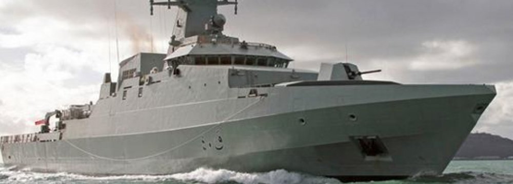 Two Omani Warships to Dock in Bandar Abbas