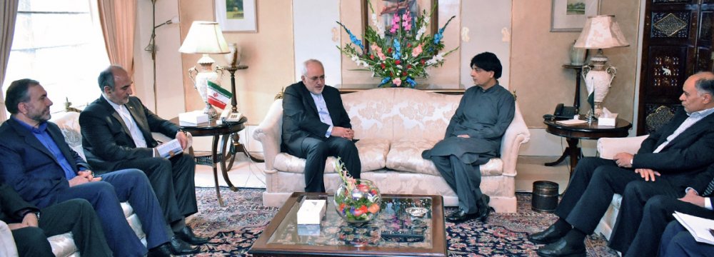 Foreign Minister Mohammad Javad Zarif meets Pakistani Interior Minister Chaudhry Nisar in Islamabad on May 3.