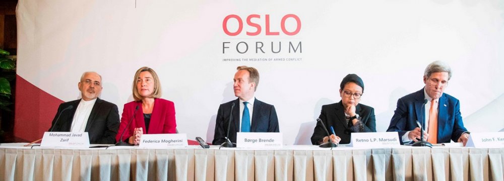 Foreign Minister Mohammad Javad Zarif (L) at the opening ceremony of the Oslo Forum, June 13. 