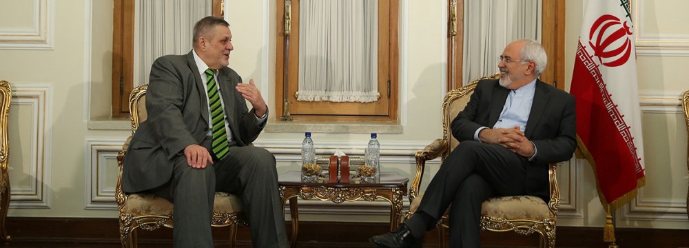 Zarif, UN Envoy Discuss Region