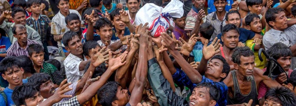 Rohingya refugees are struggling to get distributed food. (File Photo)