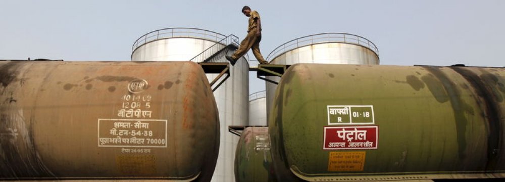 Hindustan Petroleum Says Could Buy 0.9 Million Tons of Iran Oil