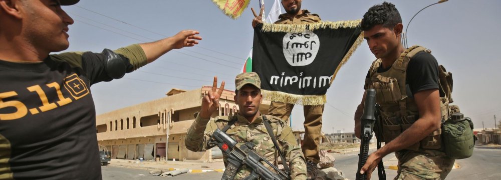 Hundreds of IS Militants Surrender Near Kirkuk