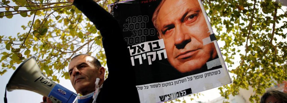 Israeli Protesters Urge Netanyahu  to Step Down Over Bribery Charges