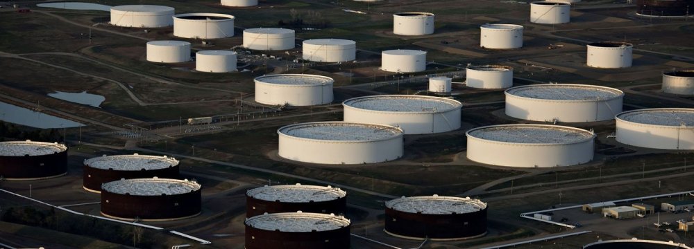 Oil Heading for Weekly Drop as Virus Demand Concerns Mount