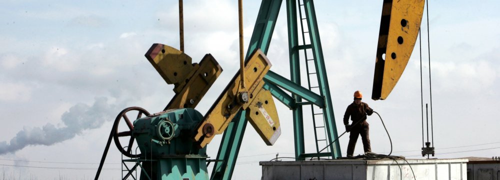 Oil Rises as Mideast Tensions Ease