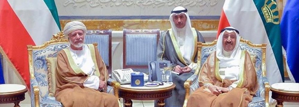 Oman FM Meets Kuwait  Emir Amid Arab Crisis
