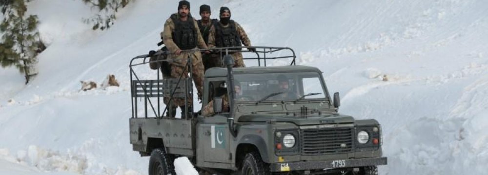 Pakistan to Send Troops to  Saudi Arabia to Train and Advise
