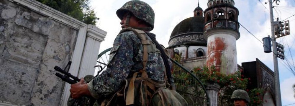 Philippine Military Urges Militants to Surrender