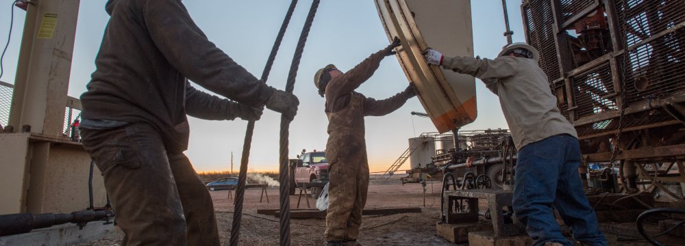 Oil Prices Extend Losses on Supply, Trade War Fears