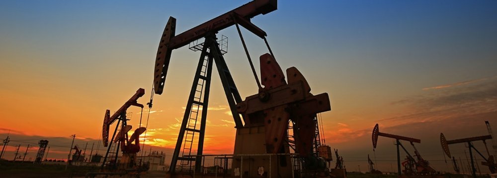 Oil Falls on Lower Demand Outlook