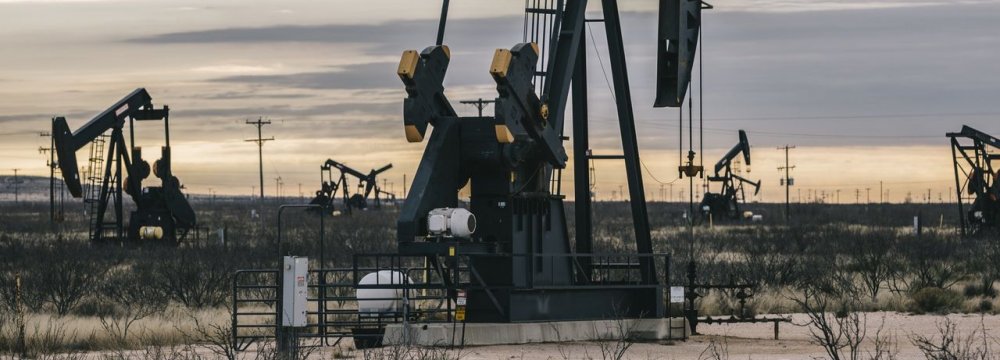 Oil Drops More Than 1% on New Concerns Over US-China Trade War