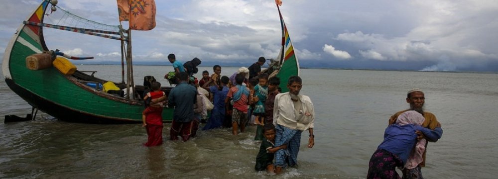 14 Dead as Rohingya Refugee Boat Sinks Off Bangladesh