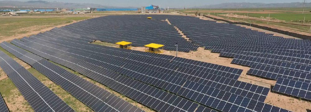 Zanjan Solar Power Plant Hooked to National Grid