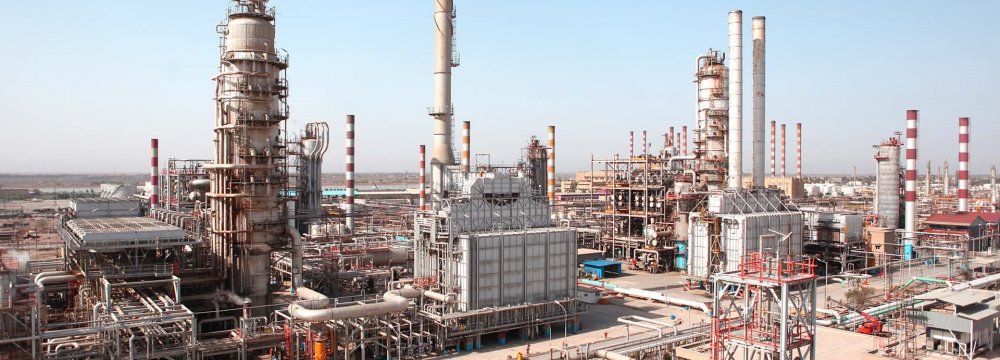 Synthetic Oil Supplied to Abadan, Isfahan Refineries