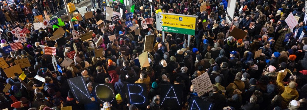 US Court Upholds Block on Trump Travel Ban