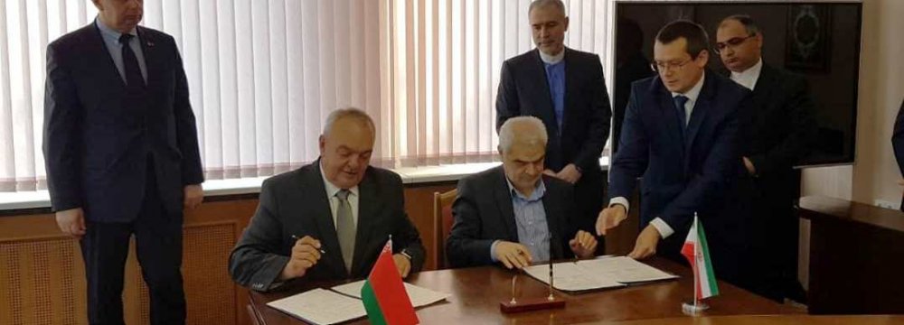 Tehran, Minsk Sign Industrial Agreement