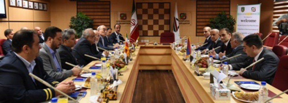 Tehran, Yerevan Sign Customs Protocol