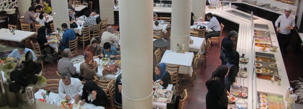 Households in Tehran registered the highest increase of 43% in spending on “restaurants and hotels”.